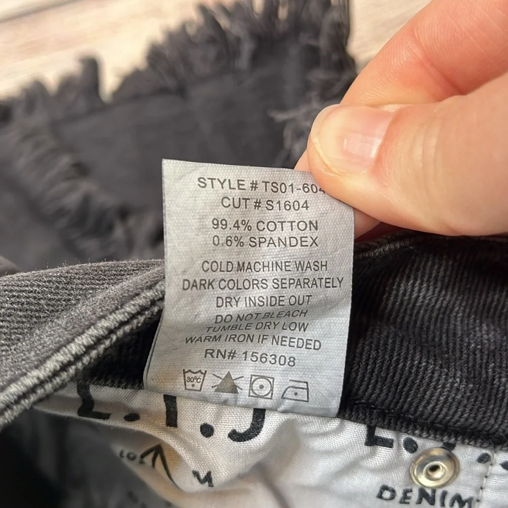 LTJ Letter to Juliet Acid Black Distressed Cut Off Jean Shorts NWT XS - Picture 6 of 8